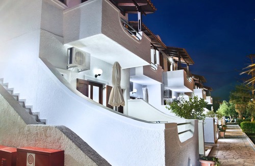 Ferma House | New Aurora Apts Studios