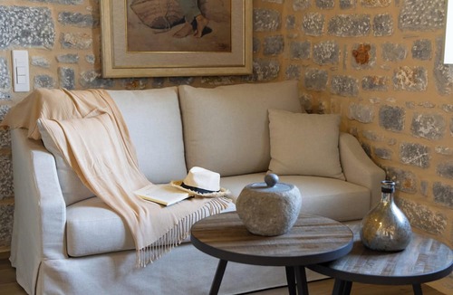 Karavostasi House | Akrolithi Guesthouse