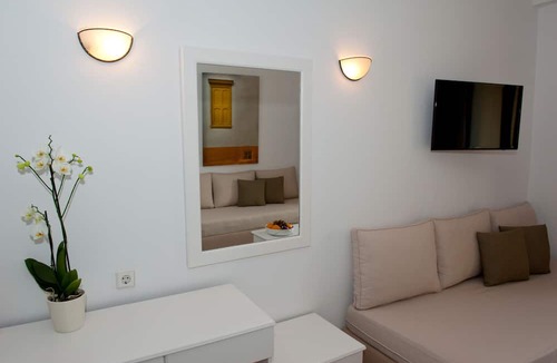 Karlovassi Hotel | Samaina Inn