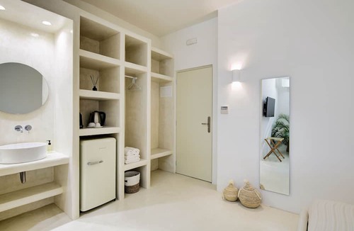 Parikia Hotel | Kokoon