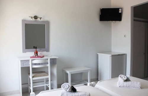 Vari Hotel | Syros Holidays