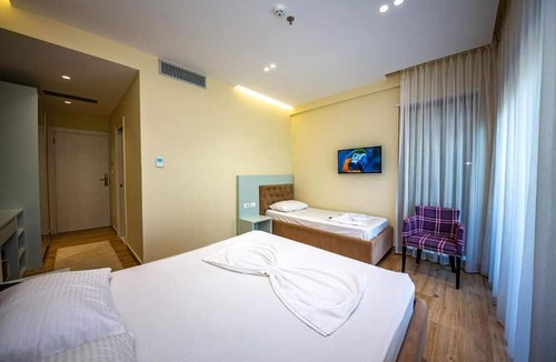 Shkembi i Kavajes Hotel | Hotel Bella Vista