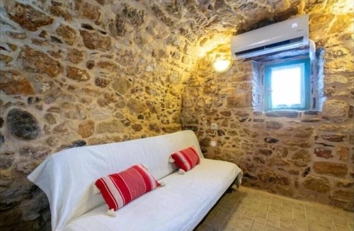 Sitia House | Holiday home with view of the water