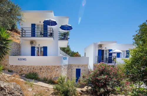 Loutro Bed & Breakfast | John Akroyiali rooms