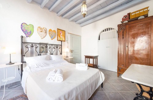 Ano Siros House | Home with character and a great view!