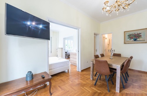 Mousio Apartment | Victoria Queens Palace Apartments