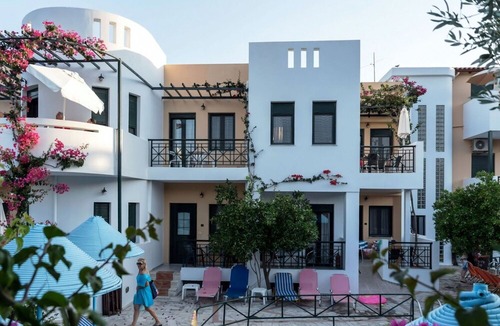Mirtos Apartment | Lovely apartment for 4 guests with pool, WIFI, A/C, hot tub, TV, terrace and parking