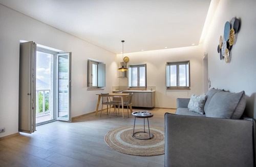 Omales Hotel | Armantanis Luxury Suites