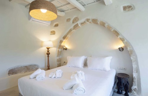 Amnatos Apartment | Aerida Guesthouse Of Stone - Natali Cozy Suite