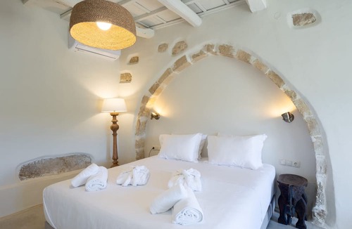 Amnatos House | Aerida Guesthouse Of Stone - Haroula Cozy Suite
