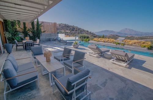 Kamilari Villa | Marnos Grand Villa