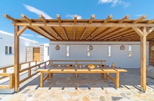 Glastros Bed & Breakfast | Le Ciel Suites & Villas