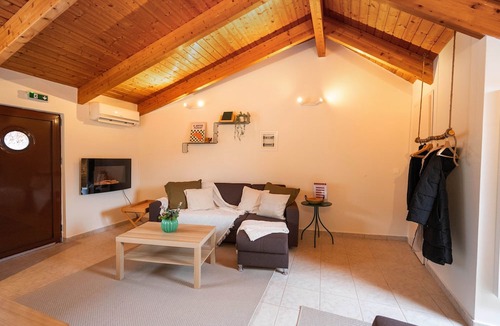 Kalavrita Apartment | Sofita Rokani II