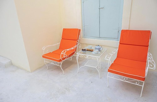 Poros House | Akanthos Poros Chic Seaside Retreat Built in 1904