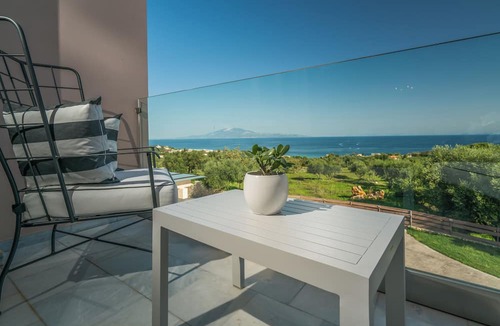 Planos Hotel | Elegance Luxury Executive Suites - Adults Only