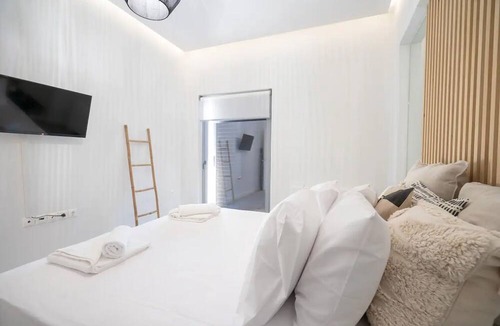 Peiraiki Apartment | Piraeus Cozy Apartment for 4 Persons