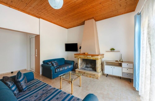 Pyrgos House | To Pournari Beachside Garden House