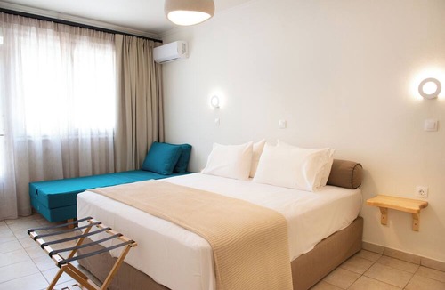 Chrisi Ammoudia Hotel | Ellinas Hotel