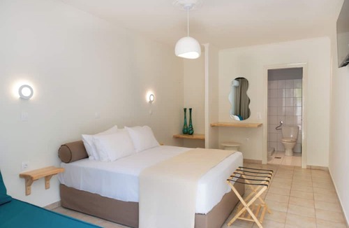Chrisi Ammoudia Hotel | Ellinas Hotel