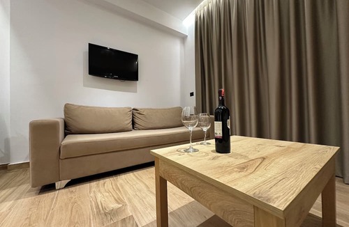 Kodrra Bed & Breakfast | Suites Kozi