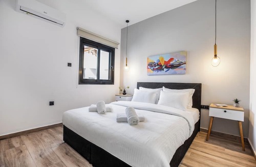 Petralona Apartment | Sway - Chic 1-BR Apt & Balcony in Athens