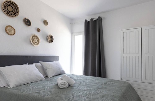 Menites Hotel | Perla Pool Hotel Andros