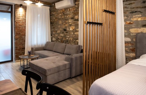 Kanalia House | The Lake House Angeliki