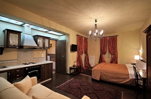 Vitina Hotel | Aiora Luxury Suites