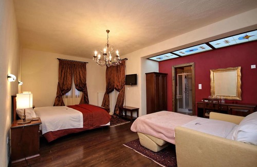 Vitina Hotel | Aiora Luxury Suites