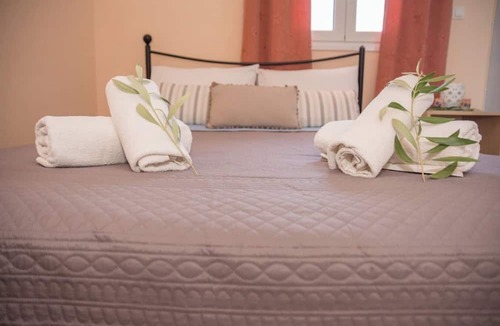 Pigadia Apartment | Apartment 'Ktima Develekou 1' with Sea View, Wi-Fi and Air Conditioning