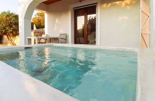 Ieromonachos House | Kirki s Cozy Getaway - Paxoi Getaway w Jacuzzi