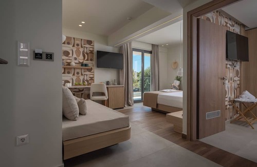 Flogita Hotel | Sandy Seaside Suites