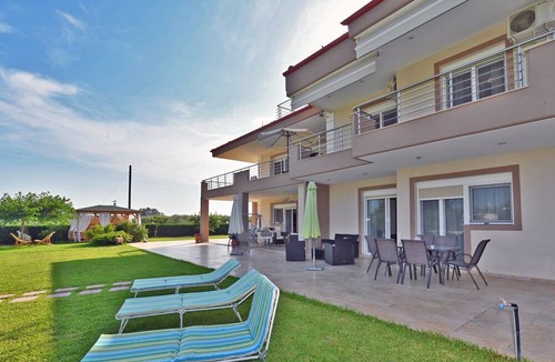 Nea Propontida Villa | Villa Iris 1by RentalsPro