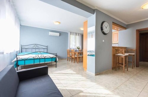 Pallini Apartment | Poolhouse resort close to athens airport