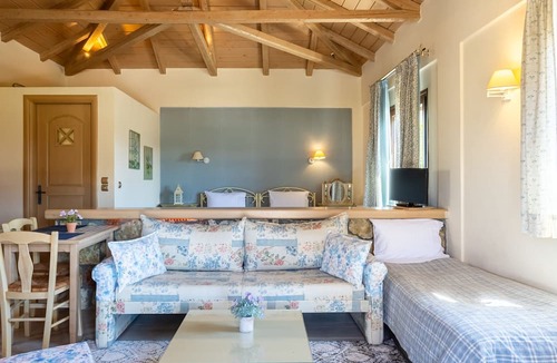 Kylini Apartment | Pleiades Jewel Maia - Corinthos Pool Bliss