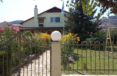 Nemea Cottage | Βίλλα Αξιοθέα:Ευρύχωρη σοφίτα με μεγάλα υπνοδωμάτια και ηρεμία στη φύση.