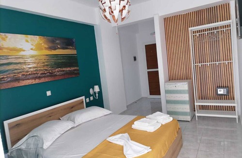 Himare Hotel | Stef & Stam