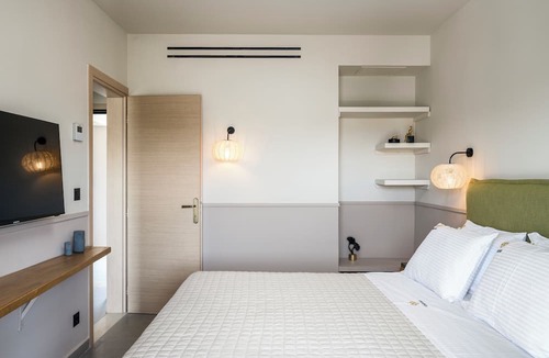 Kontokali Hotel | Loadstar Rooms & Suites