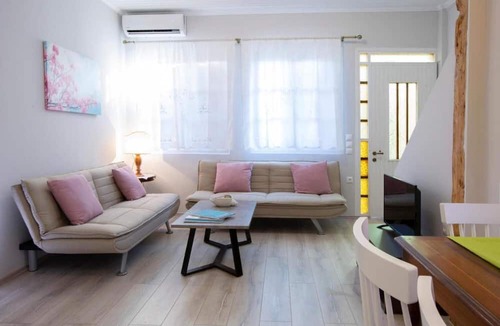 Lefkada Town House | Polyxenis Cozy Maisonette - Lefkada BnB