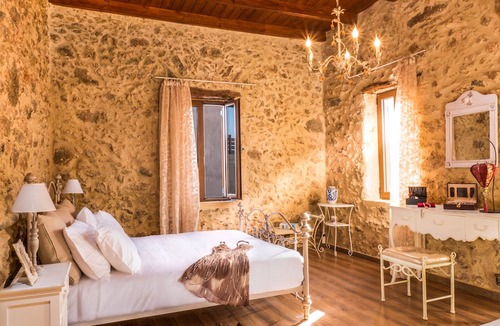 Malaxa House | Villa Malaxa and Suites