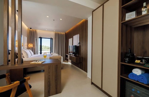 Hersonissos Centre Hotel | Deos Luxury Suites
