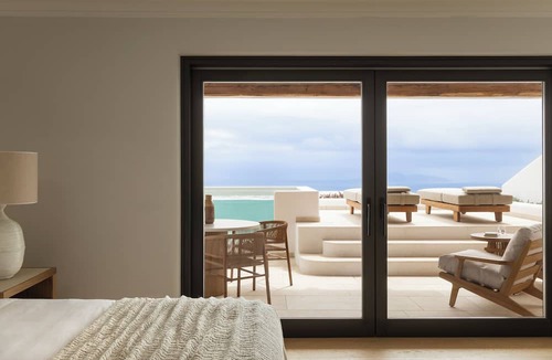 Imerovigli Hotel | NĒRO Hotel