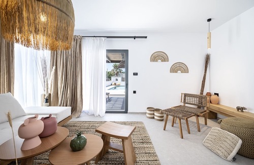 Paradisi Villa | Ra sto ni /’raston′ē/, n The art of doing nothing