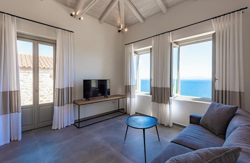 Sampatiki Hotel | Sampatiki Suites - Seaview Luxury Suites With Breakfast And Spa