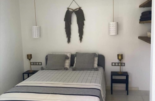 Ios Town Villa | Homerez - Spacious villa for 8 ppl. with sea view, garden and terrace at Ios