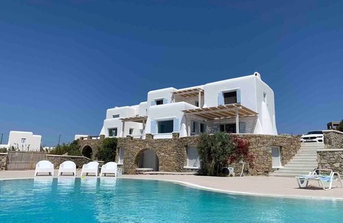 Platis Gialos Villa | The Mykonian Escape
