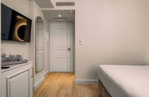 Nidri Hotel | Royal Nidri Suites