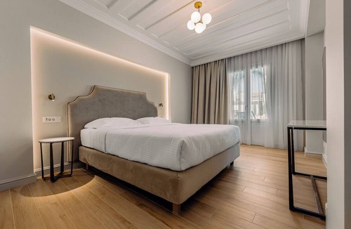 Nidri Hotel | Royal Nidri Suites