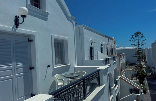 Kamari House | Tritonas Rooms