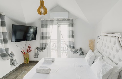 Poros House | Stellatos House